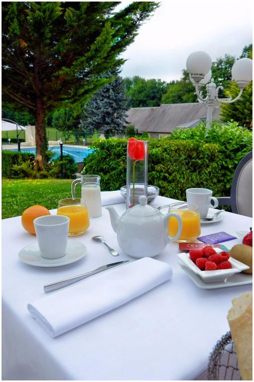 Hotel Restaurant Les Coquelicots, The Originals Relais Saint-Pardoux-l'Ortigier Exteriör bild